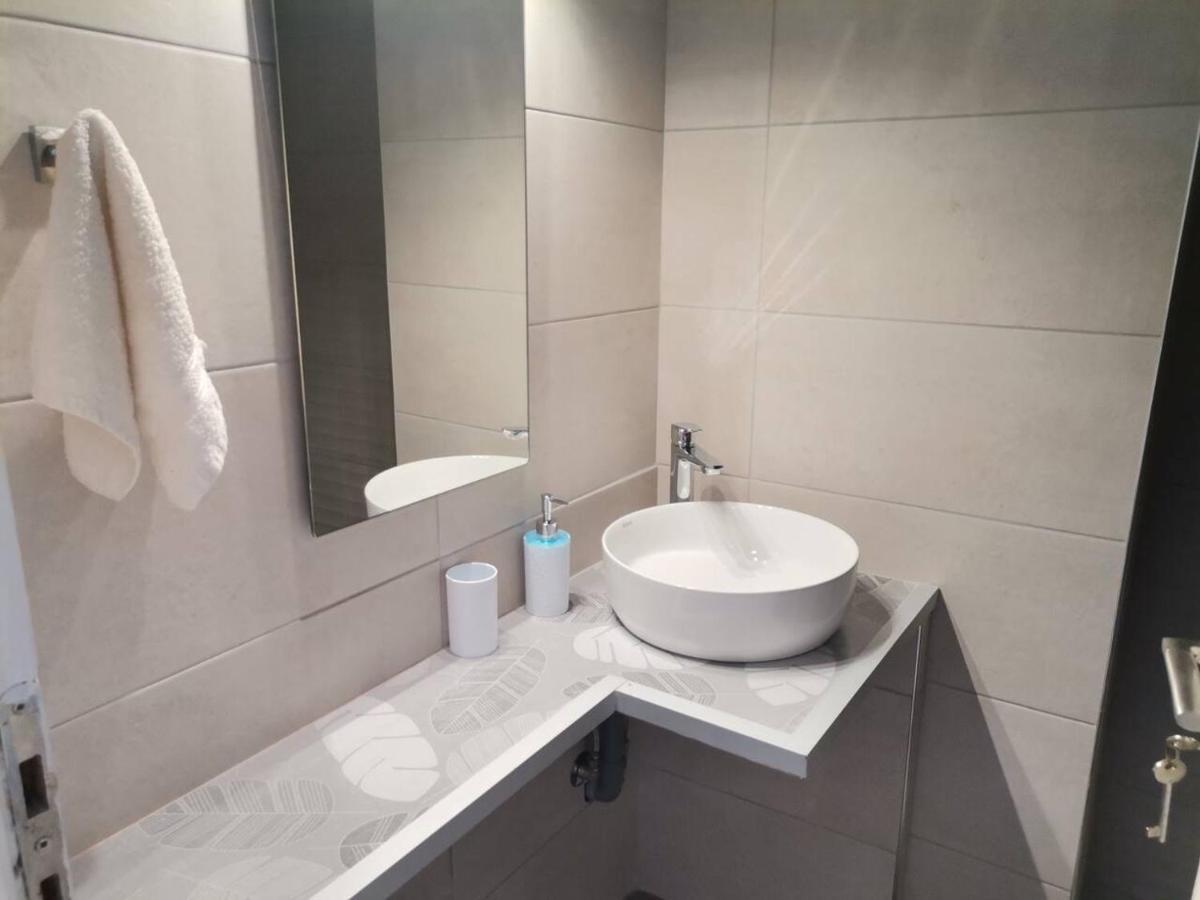 Blue Central Apt 10 Min To The Port/ Wash Machine Lávrion Extérieur photo